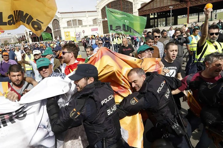 Protesta puerto de Valencia (Foto Uniu00f3n de Uniones webpress)