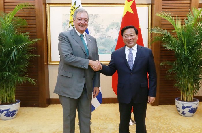 Han Jun y el Ministro de Agricultura de Uruguay, en una imagen de Archivo (Foto @Ministerio de Agricultura y Asuntos Rurales República Popular China)