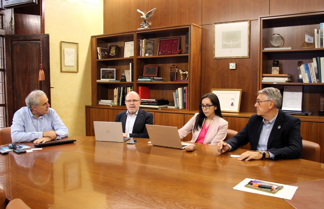 Una delegación de Chile se reúne von Urrea (Foto CHS)