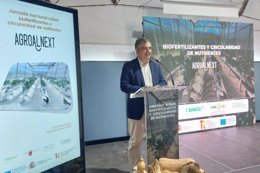 El consejero de Investigación, Juan María Vázquez, durante una de las jornadas de exposición del proyecto Agroalnext celebradas en la Región de Murcia (Foto CARM) Archivo