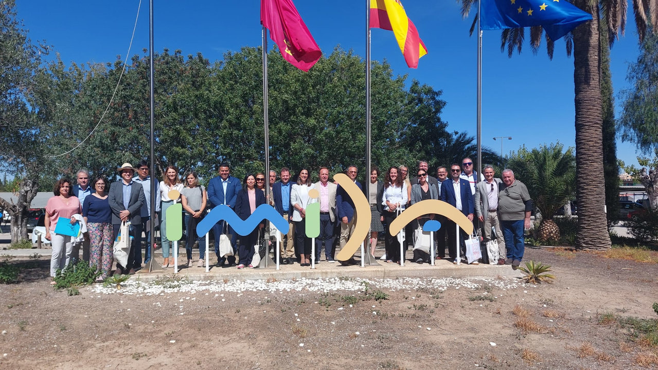 Rubira y una delegación de Iberoamérica en su visita al IMIDA (Foto CARM)