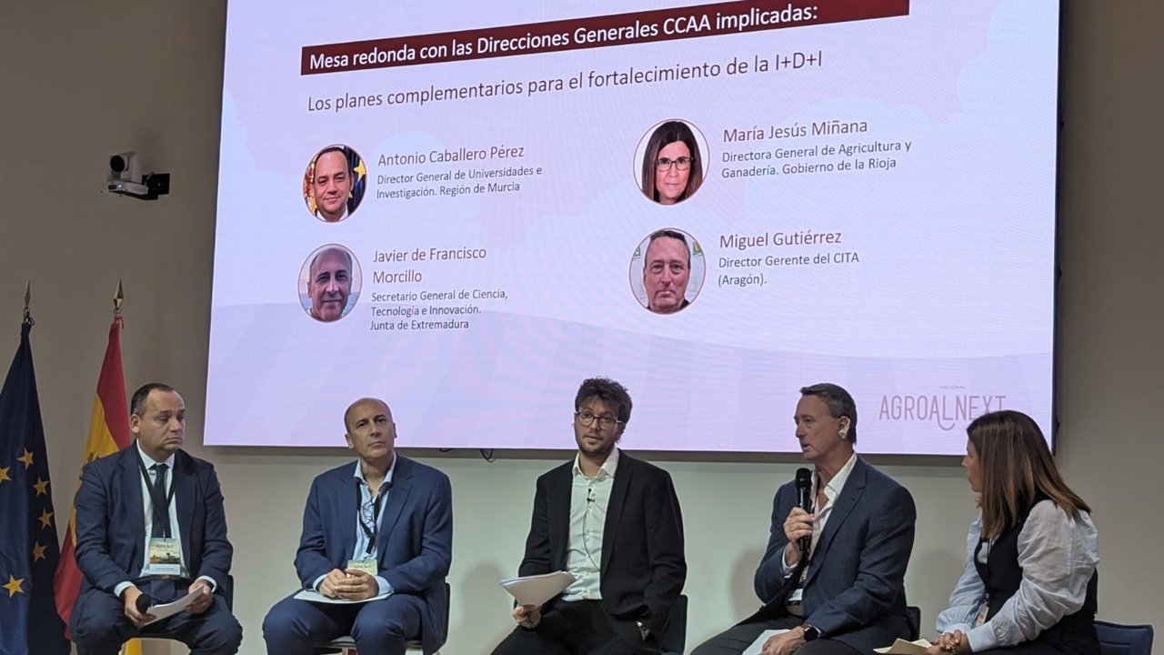 Mesa redonda de 'Los planes complementarios para el fortalecimiento de la I+D+I', durante la jornada nacional del proyecto Agroalnext (Foto CARM)