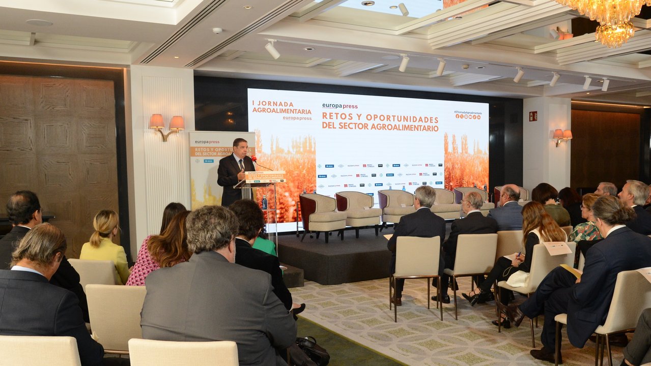 Luis Planas en la I Jornada Agroalimentaria (Foto MAPA)