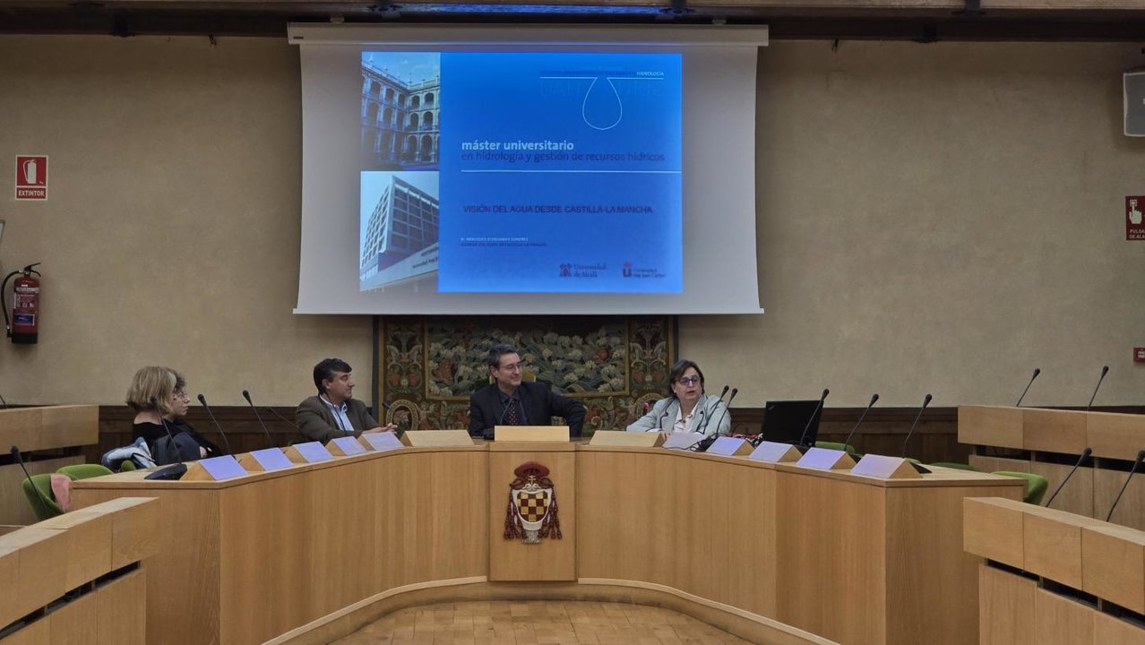 Echegaray en la inauguración del Máster universitario en Hidrología y Gestión de Recursos Hídricos de la Universidad de Alcalá de Henares (Foto Gobierno C-LM)