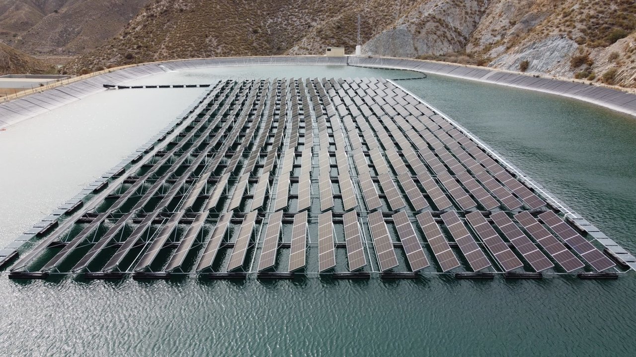 Planta solar flotante Cuevas de Almanzora (Foto MAPA)